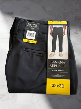 Banana Republic Men's Black Flat Front Pants size 32x30